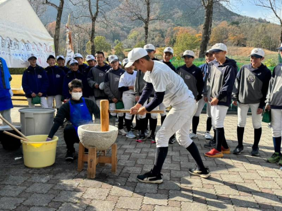 餅つき(可部運動公園交流会)